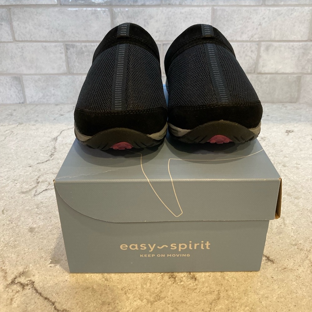 Easy Spirit Traveltime Clogs NIB, black mesh.